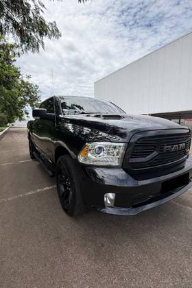 RAM CLASSIC 5.7 V8 GASOLINA LARAMIE NIGHT EDITION CD 4X4 AUTOMÁTICO